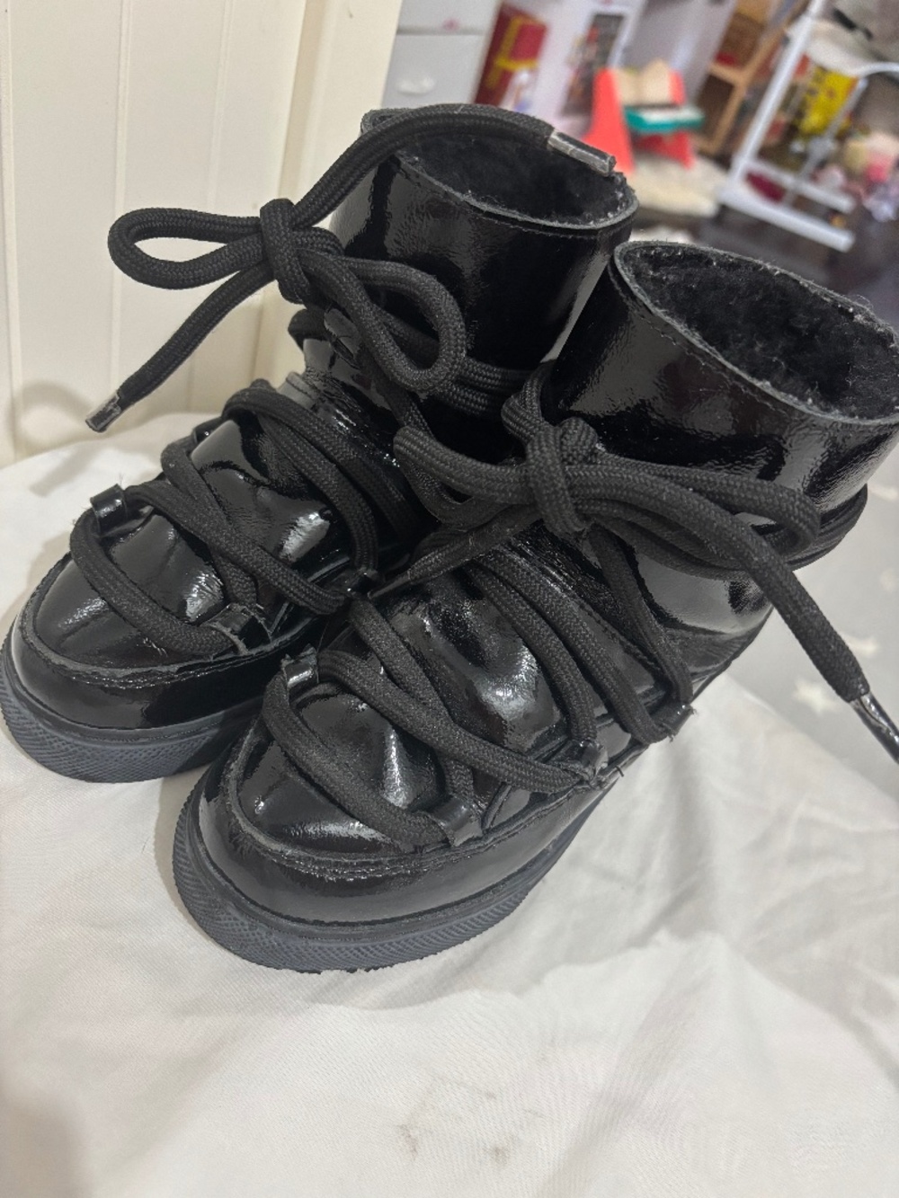 Boots Inuikii